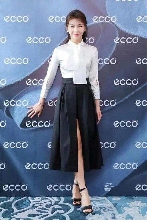 明星黑丝袜穿搭 刘涛咪咪大的照片 社会热点ppt,咪咪大照片引发社会热点，穿搭解析与时尚启示